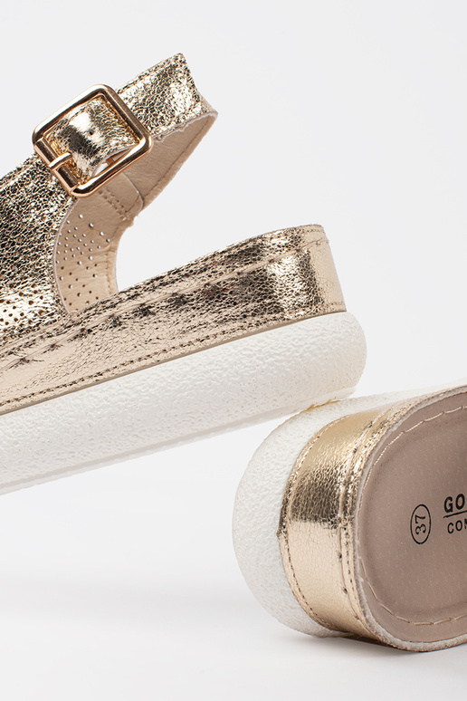 Sandálias douradas em plataforma clara Sandálias douradas em plataforma clara