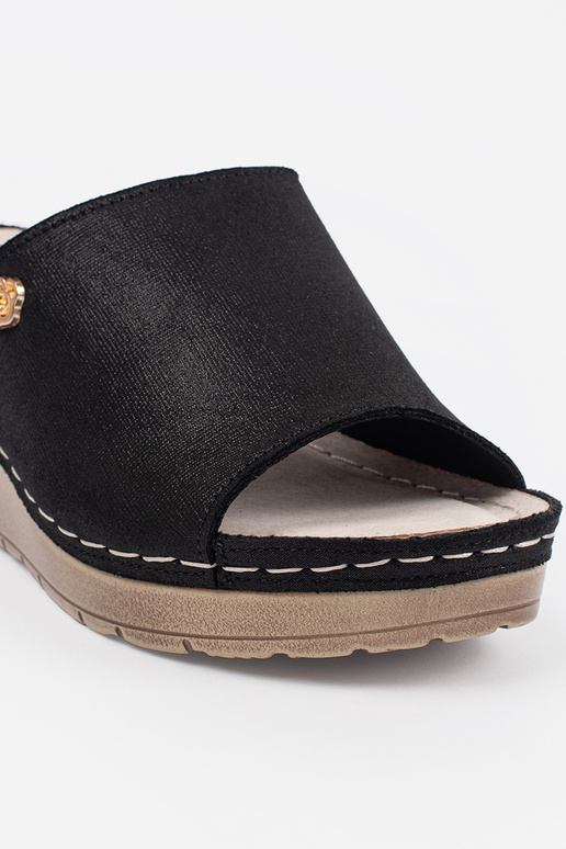 Chinelas femininas pretas com salto alto