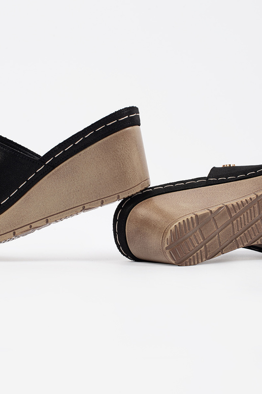 Chinelas femininas pretas com salto alto