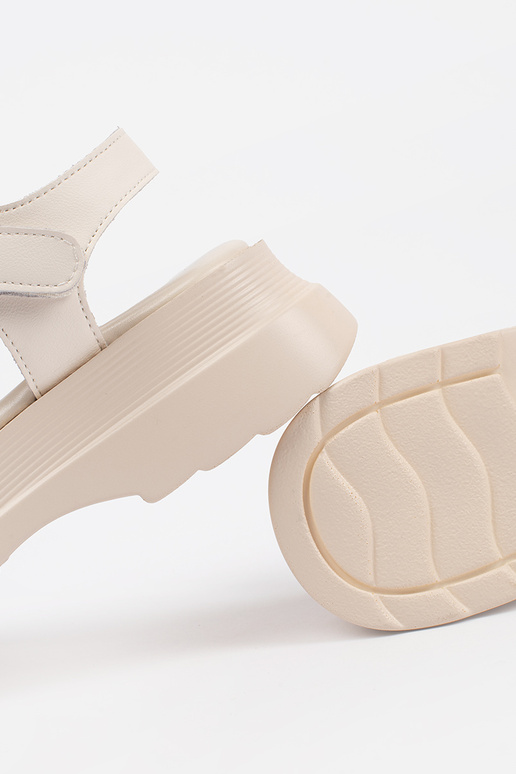 Sandálias de couro cor areia com... Sandálias de couro cor areia com...