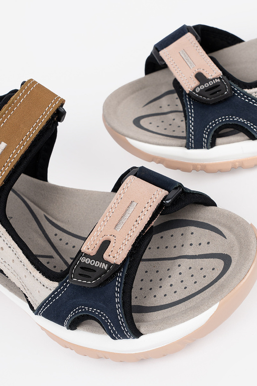 Sandálias esportivas de várias cores Sandálias esportivas de várias cores