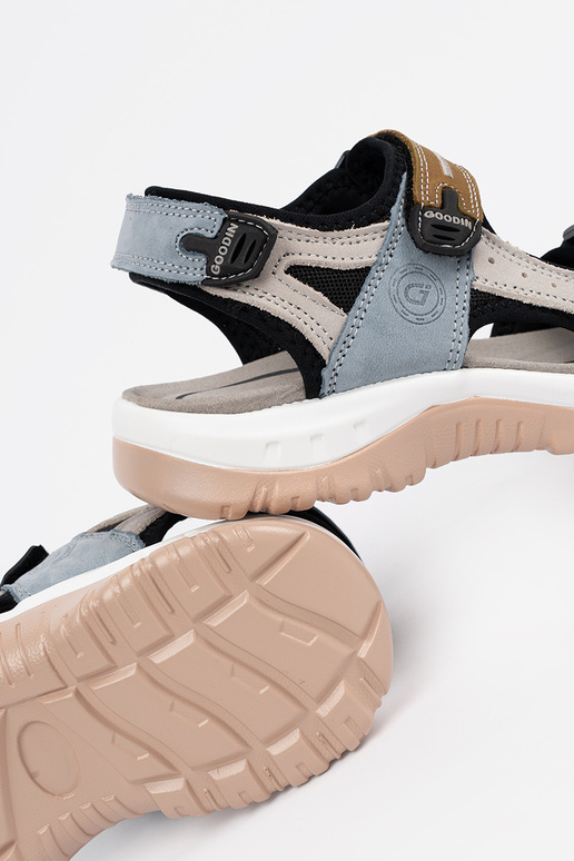 Sandálias esportivas de várias cores Sandálias esportivas de várias cores