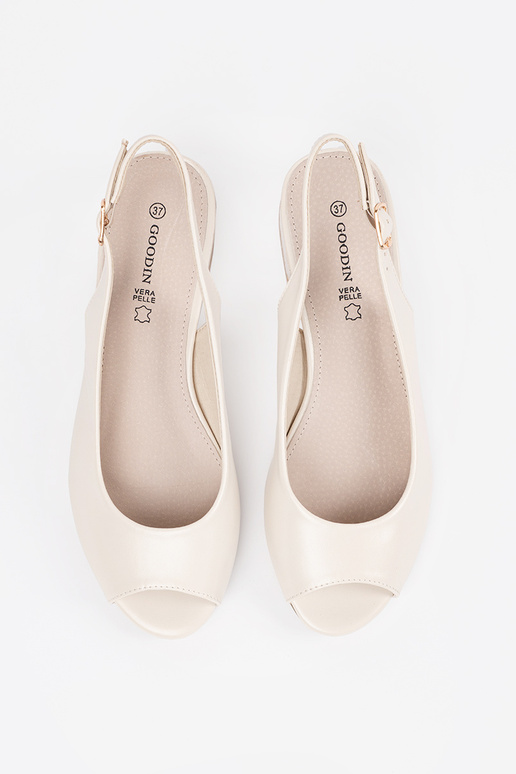 Sandálias Elegantes em Tom de Marfim... Sandálias Elegantes em Tom de Marfim...