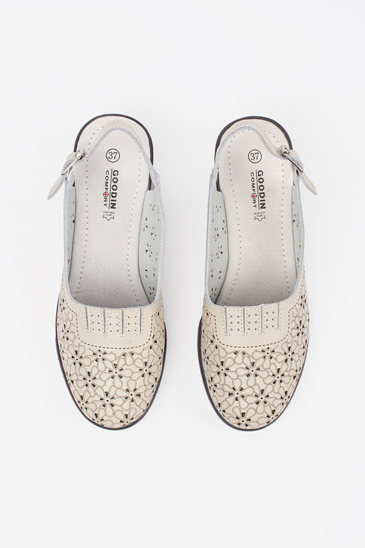 Sandálias de camurça na cor areia em... Sandálias de camurça na cor areia em...