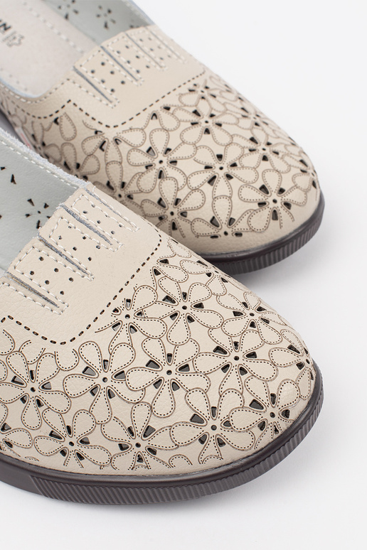 Sandálias de camurça na cor areia em... Sandálias de camurça na cor areia em...