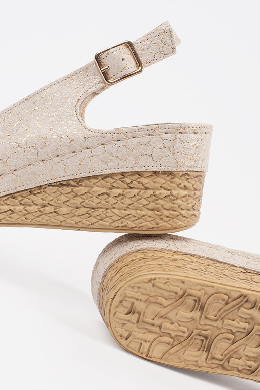 Sandálias de camurça na cor areia com...