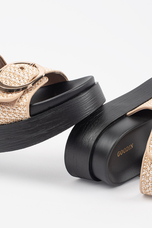 Sandálias com plataforma em xadrez... Sandálias com plataforma em xadrez...