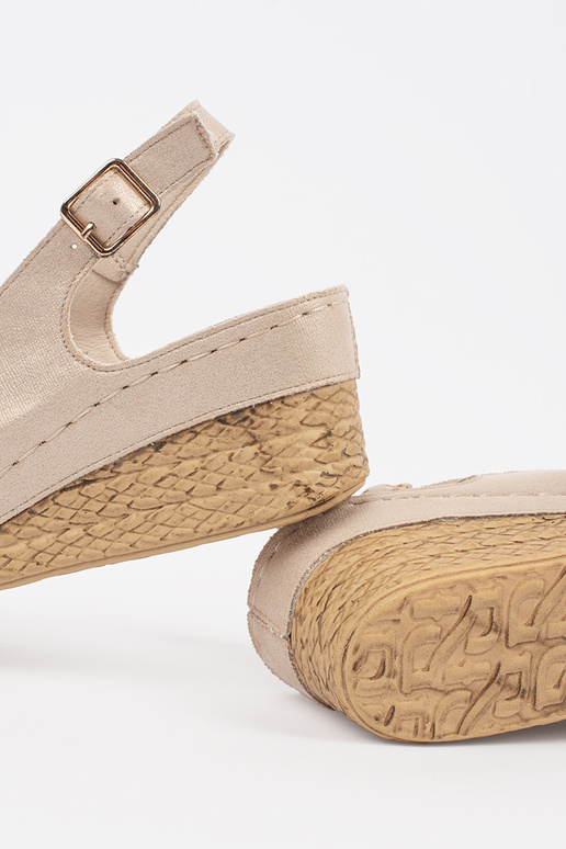 Sandálias femininas bejes em...