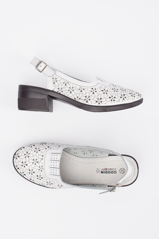 Sandálias de camurça brancas em salto... Sandálias de camurça brancas em salto...