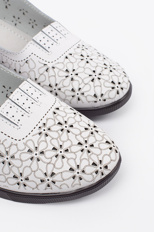 Sandálias de camurça brancas em salto... Sandálias de camurça brancas em salto...