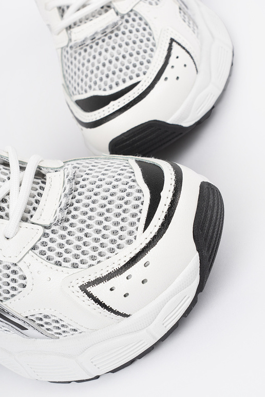 Tênis femininos brancos e pretos com...