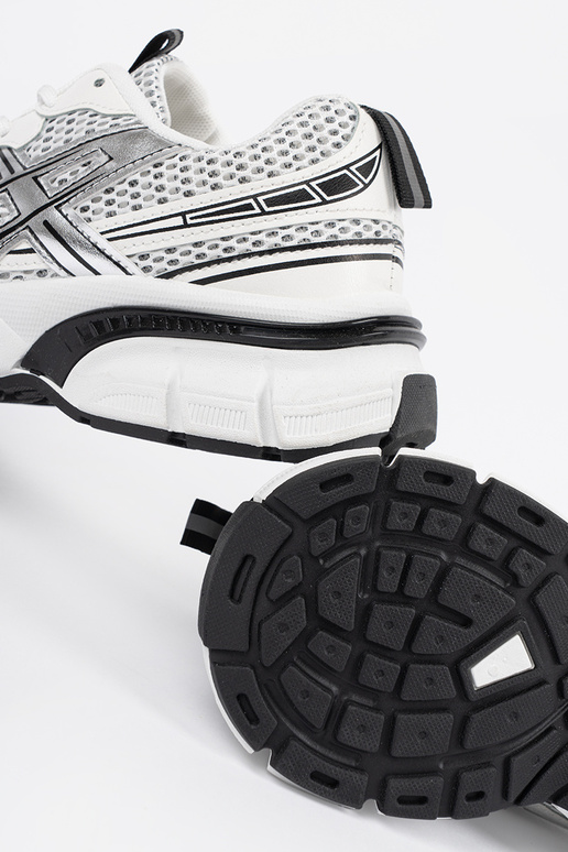 Tênis femininos brancos e pretos com...