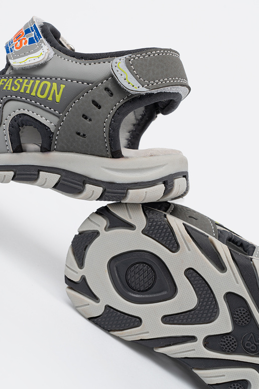 Sapatos cinzas para meninos