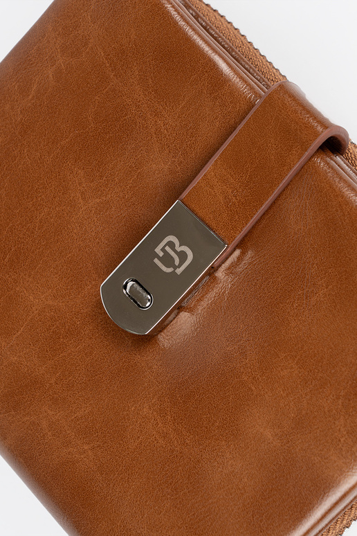 Carteira feminina elegante na cor marrom