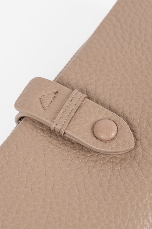 Carteira feminina em tom marfim com...