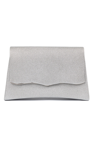 Bolsa prateada com corrente