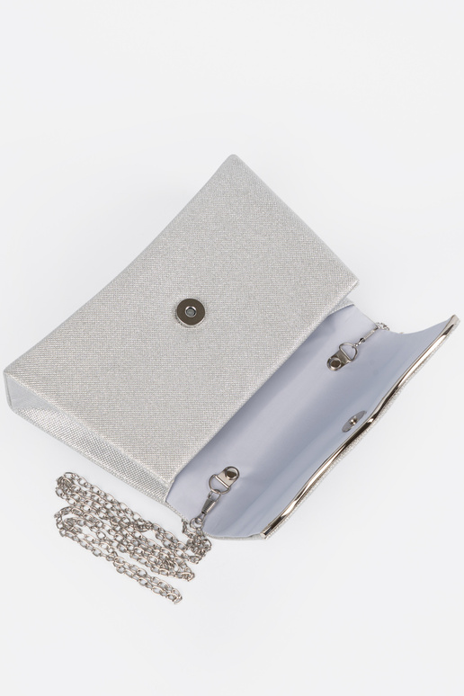 Bolsa prateada com corrente