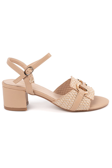 Sandálias femininas bege...