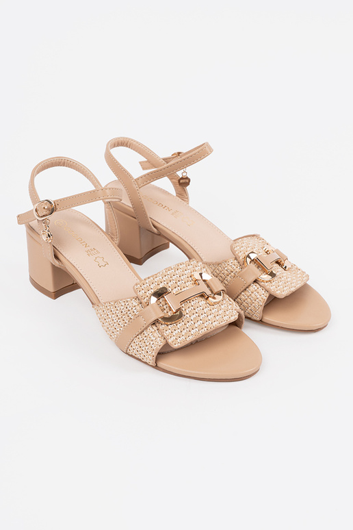 Sandálias femininas bege com salto médio Sandálias femininas bege com salto médio