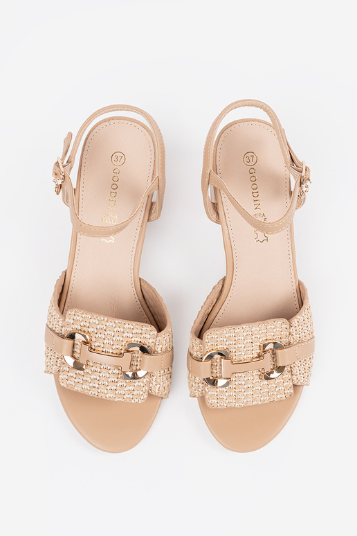 Sandálias femininas bege com salto médio Sandálias femininas bege com salto médio