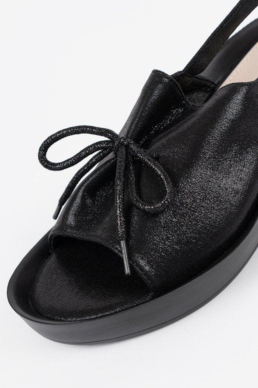 Sandálias femininas pretas em... Sandálias femininas pretas em...