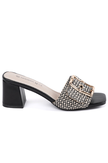 Chinelos femininos brancos...