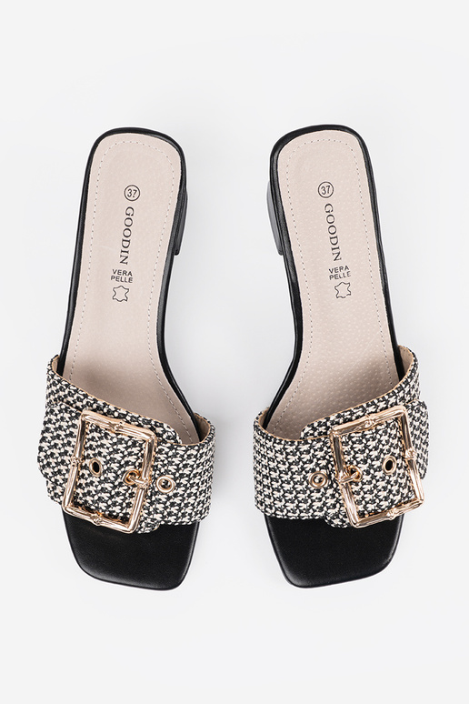 Chinelos femininos brancos e pretos...