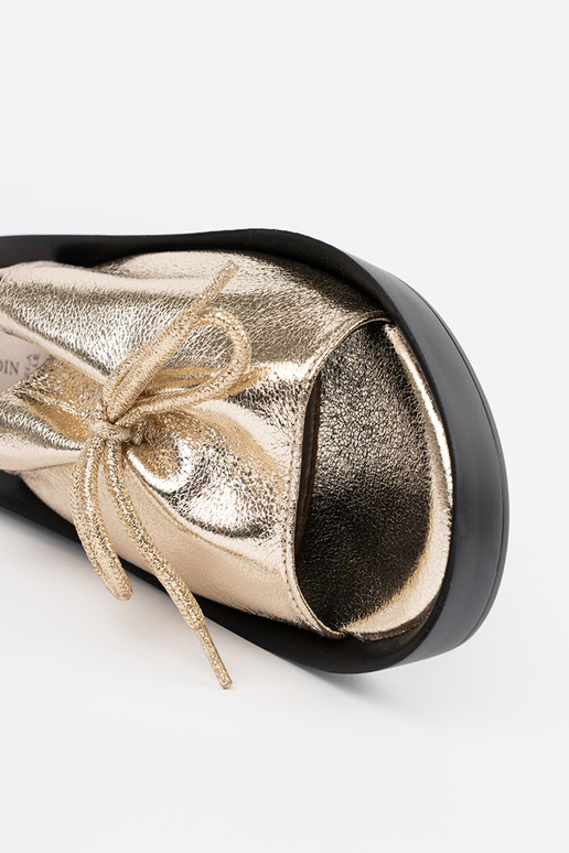 Sandálias femininas douradas em...