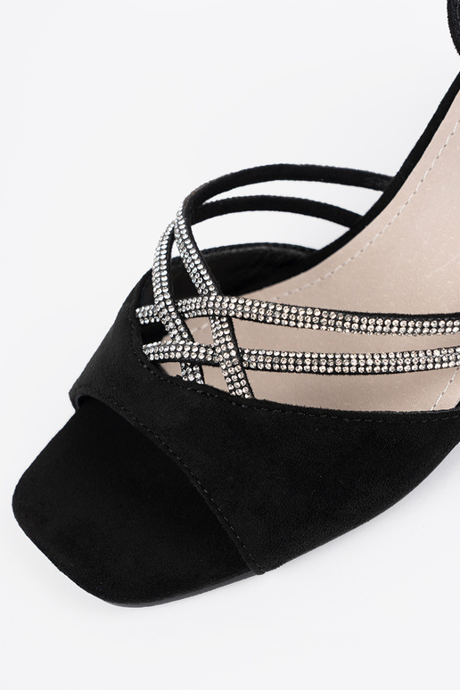 Sandálias femininas pretas em camurça... Sandálias femininas pretas em camurça...