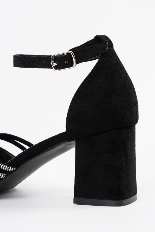 Sandálias femininas pretas em camurça... Sandálias femininas pretas em camurça...