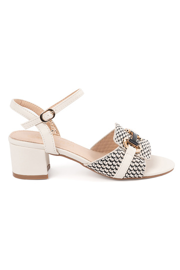 Sandálias femininas brancas...