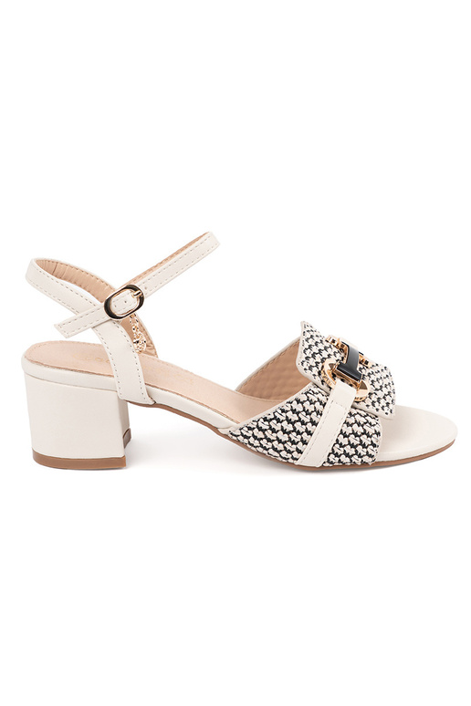 Sandálias femininas brancas com salto... Sandálias femininas brancas com salto...