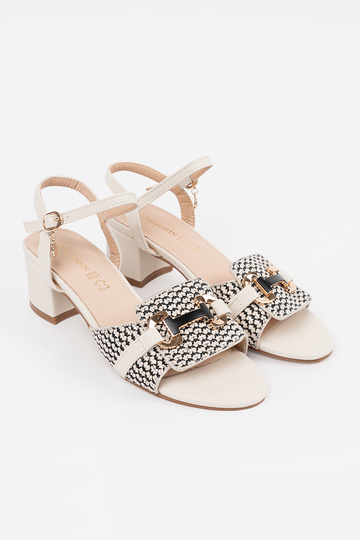 Sandálias femininas brancas... 2