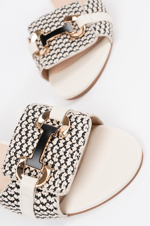 Sandálias femininas brancas com salto... Sandálias femininas brancas com salto...