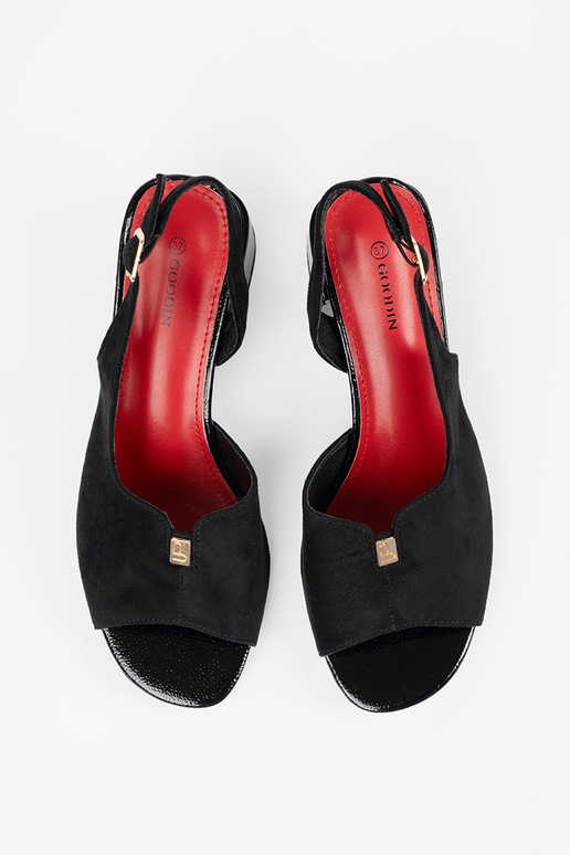 Sandálias femininas pretas em camurça... Sandálias femininas pretas em camurça...