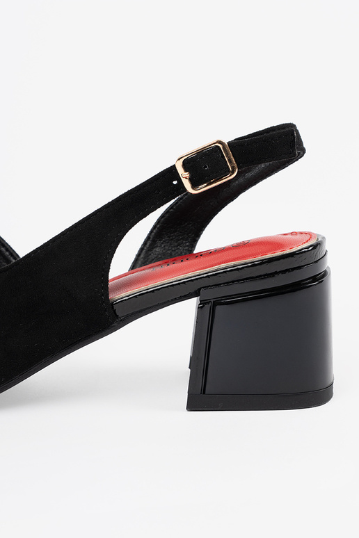 Sandálias femininas pretas em camurça... Sandálias femininas pretas em camurça...