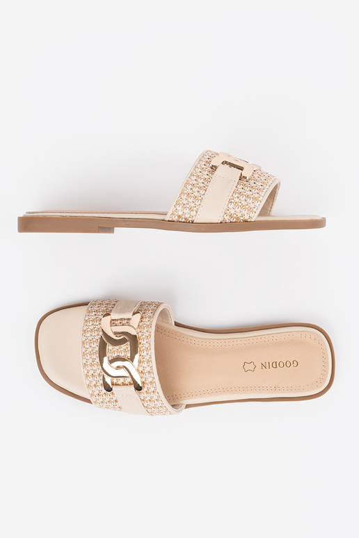 Chinelos femininos na cor areia com... Chinelos femininos na cor areia com...