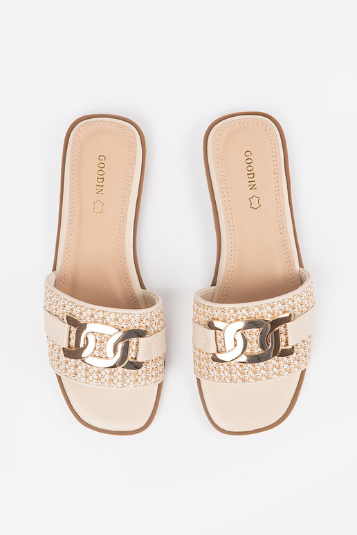 Chinelos femininos na cor areia com... Chinelos femininos na cor areia com...