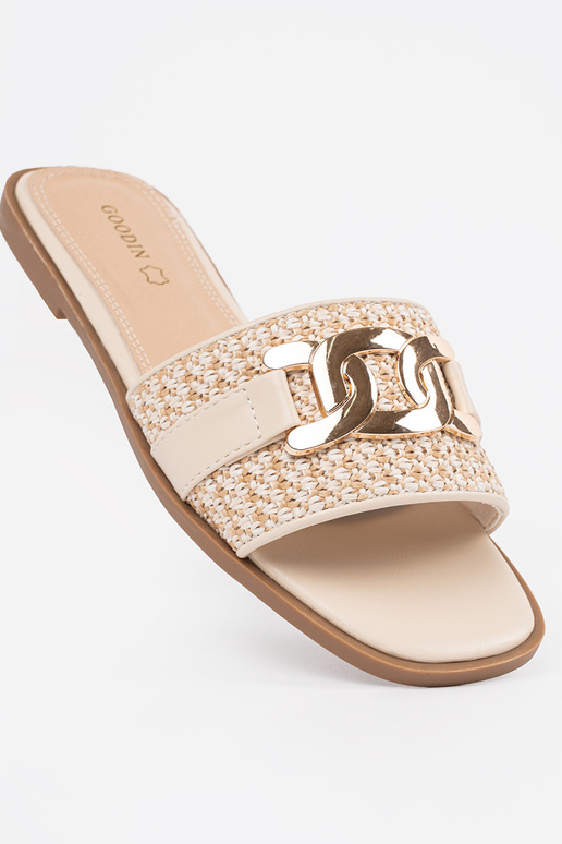 Chinelos femininos na cor areia com... Chinelos femininos na cor areia com...