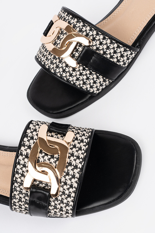 Chinelos femininos brancos e pretos... Chinelos femininos brancos e pretos...