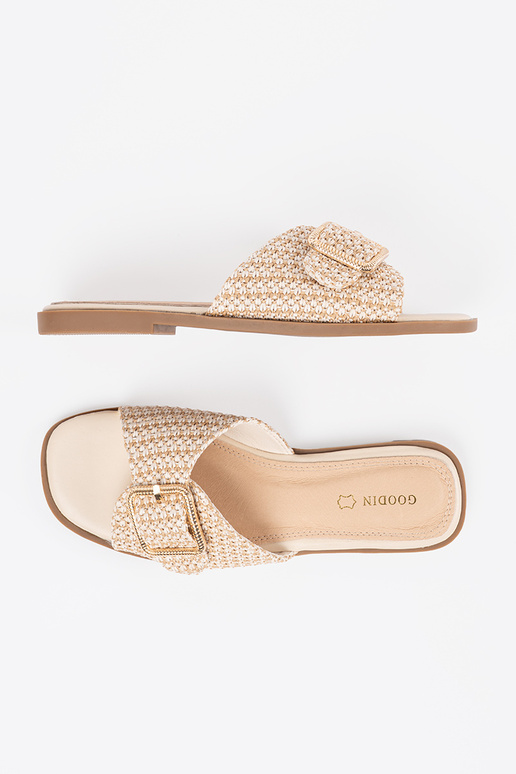 Chinelos cor de areia com fivelas