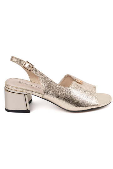 Sandálias femininas...