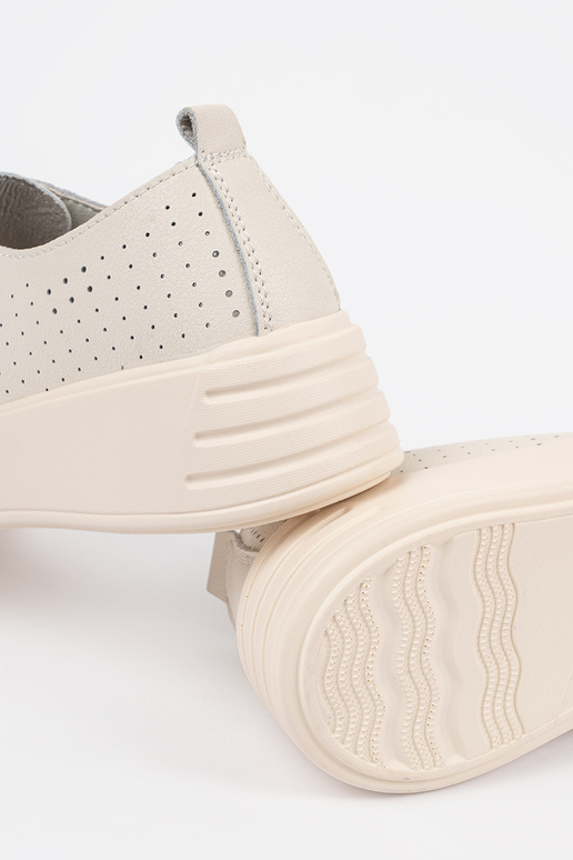 Pele a céu aberto meio sapato Sergio... Pele a céu aberto meio sapato Sergio...