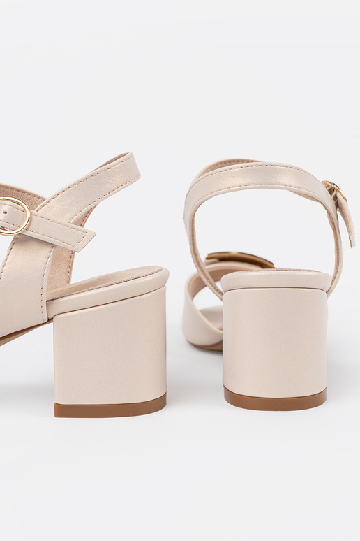 Sandálias femininas marrons de sola... Sandálias femininas marrons de sola...