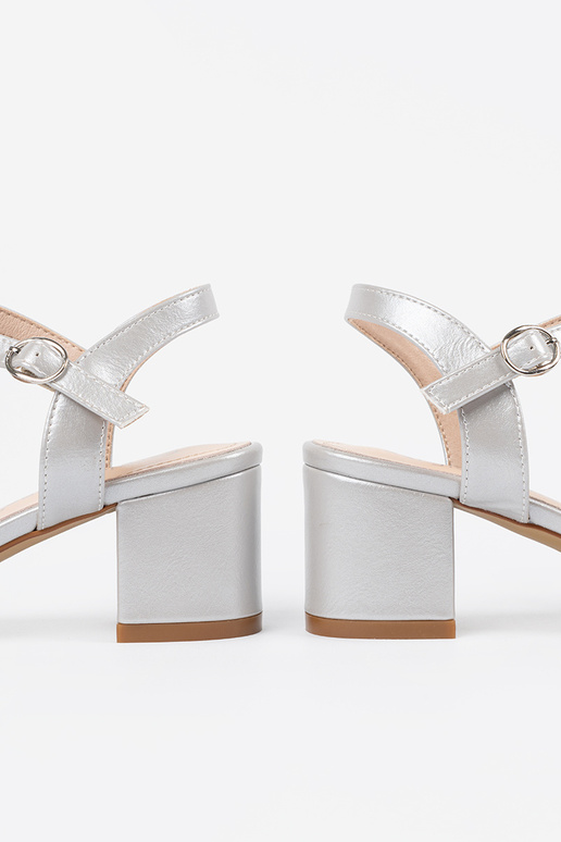 Sandálias femininas douradas de sola... Sandálias femininas douradas de sola...