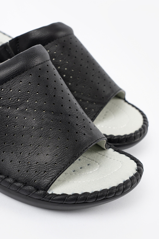 Chinelos com inserções de couro pretos