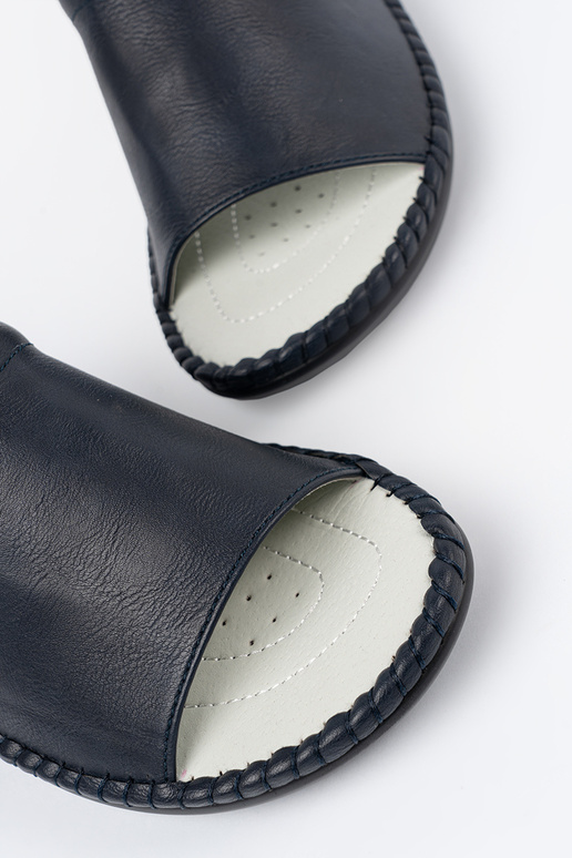 Chinelos femininos com inserções de...