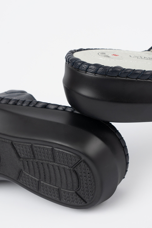 Chinelos femininos com inserções de...