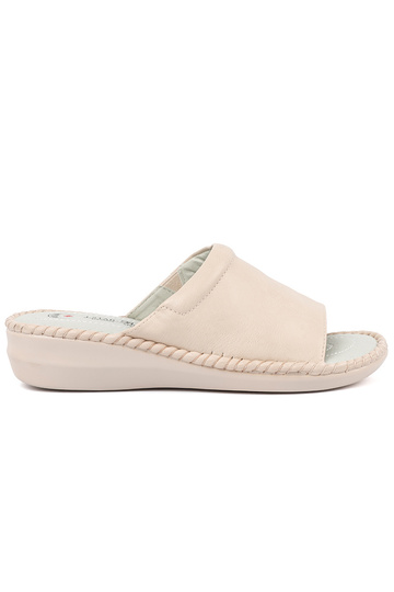 Chinelos com inserções de...