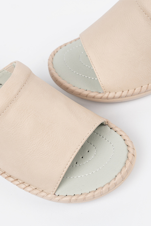 Chinelos com inserções de couro cor...